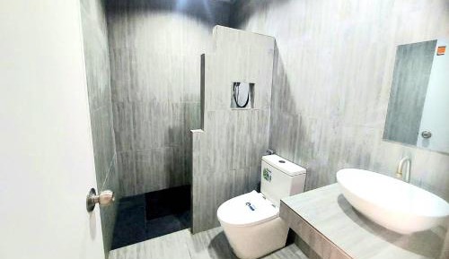 Twin Room with Private Bathroom