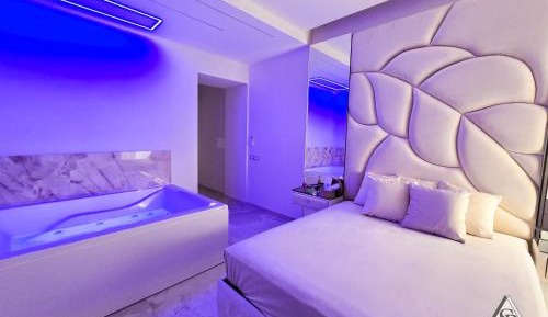 Queen Room with Balcony