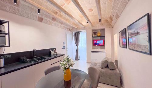 Deluxe Room (2 Adults + 1 Child)