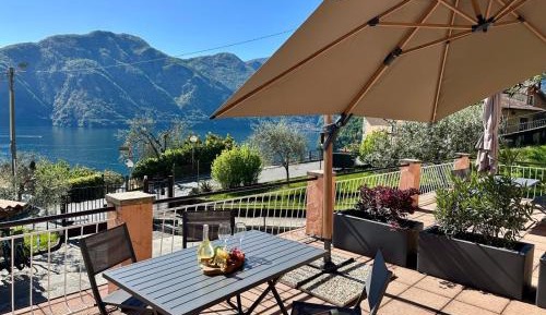 Apartment with Lake View