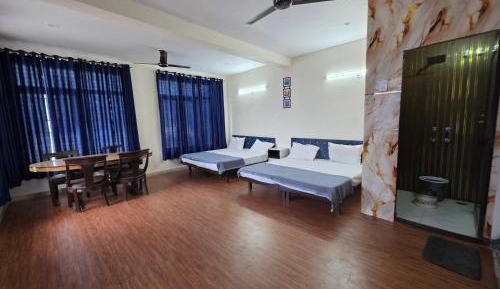 Quadruple Room with Private Bathroom