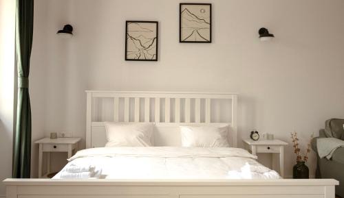 Deluxe One-Bedroom Apartment with City View