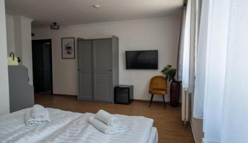 Standard Queen Room