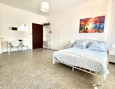 Studio Apartment with One Double Bed