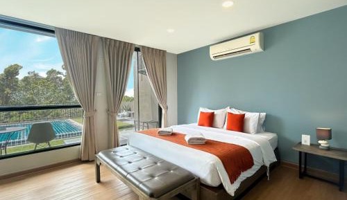 Deluxe with Pool Access