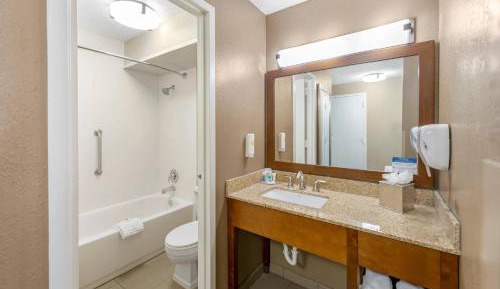 Double Room with River View - Non-Smoking