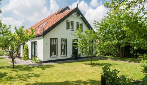 One-Bedroom Holiday Home
