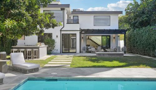 Six-Bedroom Villa 