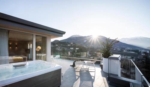 Deluxe Suite with Spa Bath