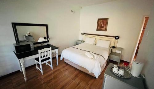 Standard Queen Room