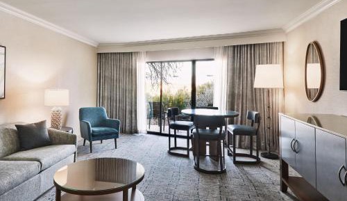 Suite, 1 King, Sofa bed, Corner room, Balcony