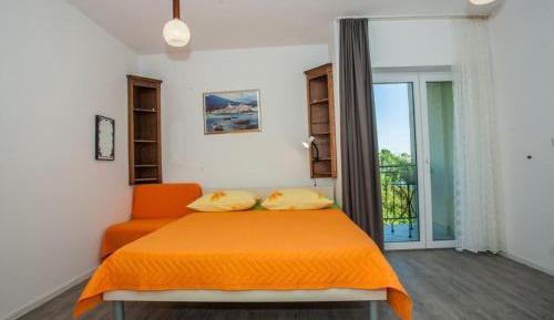 One-Bedroom Apartment with Balcony