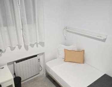 Single Room with Shared Bathroom