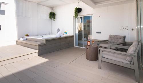 Two-Bedroom Deluxe Apartment with Balcony