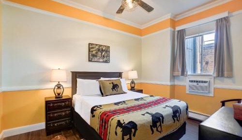 Queen Room - Non-Smoking