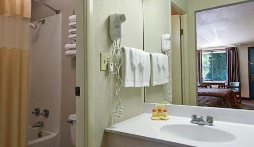 Queen Room with Two Queen Beds - Smoking