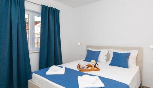 THREE BEDROOM APARTMENT WITH GARDEN