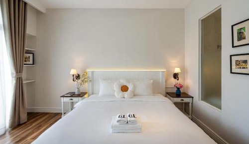 Deluxe One-Bedroom Apartment with City View