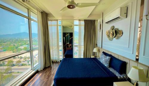 Two-Bedroom Deluxe Apartment with Balcony