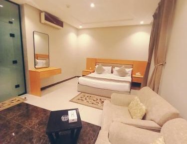 Studio with Spa Bath