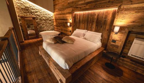 Suite with Mountain View