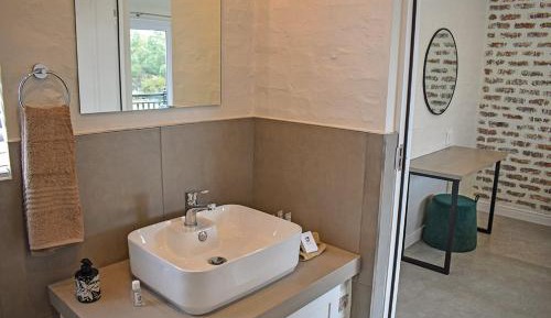 Two-Bedroom Deluxe Apartment with Balcony