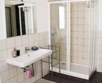 Budget Single Room with Shared Bathroom
