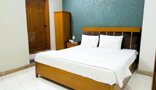 Deluxe Double Room (2 Adults + 1 Child)