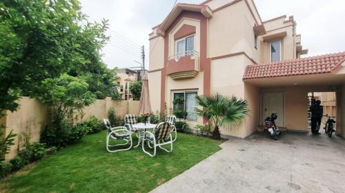 Villa with Garden View