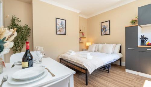 Studio Apartment with One Double Bed