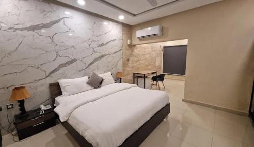 Deluxe Double Room (2 Adults + 1 Child)