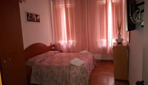 Large Double Room with Private Bathroom