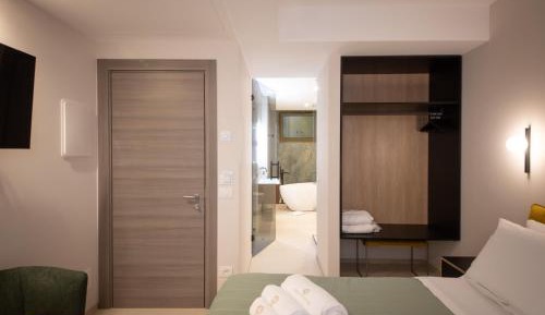 Deluxe Double Room with Bath