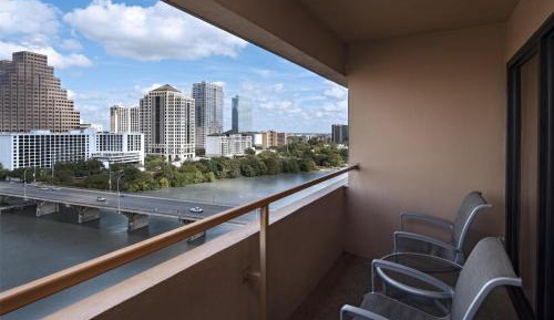 1 King Bed Lake View Balcony