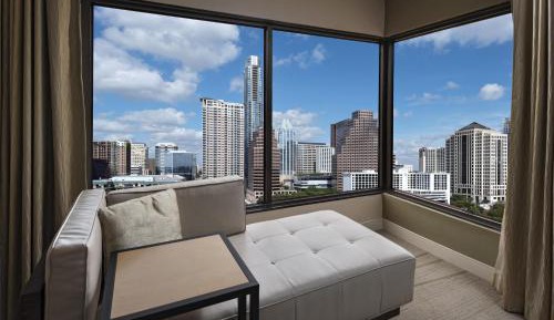 1 King Bed Partial Lake View Corner