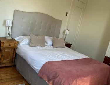 Deluxe Double Room with Side Sea View