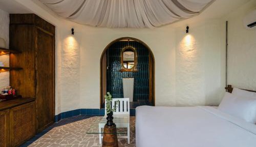 Queen Room with Pool View