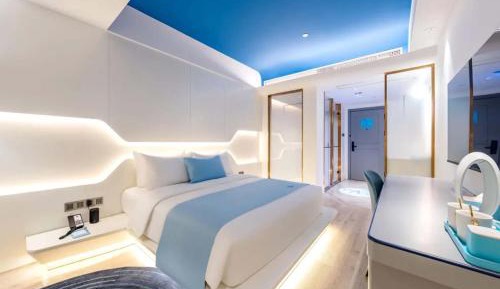 Deluxe Queen Room