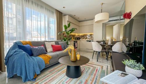 One-Bedroom Apartment with Pool View