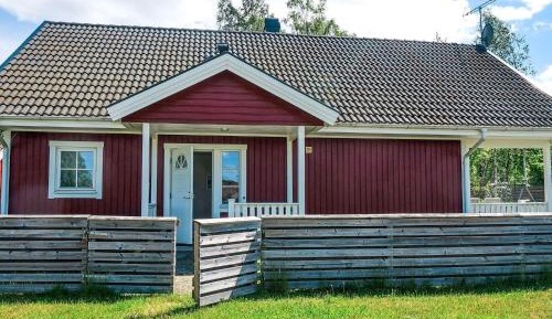 Three-Bedroom Holiday Home 