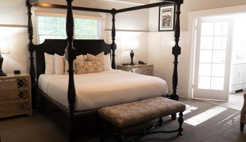 Deluxe Suite with Spa Bath