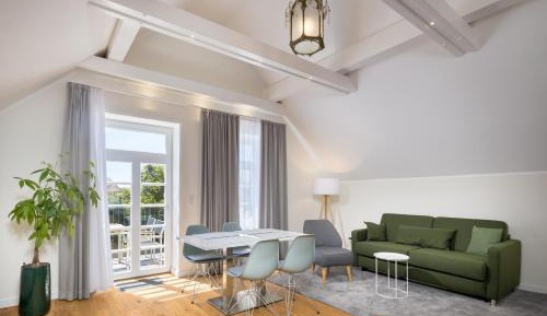 One-Bedroom Deluxe Apartment 
