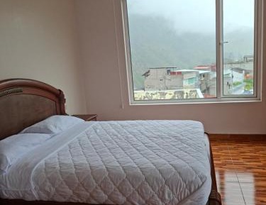Two-Bedroom Apartment with Mountain View