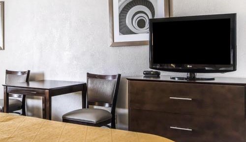 Standard Room with Two Double Beds - Efficiency/Non-Smoking