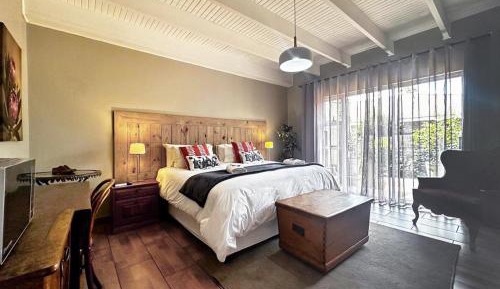 Deluxe King Suite