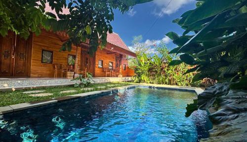 Villa with Pool View
