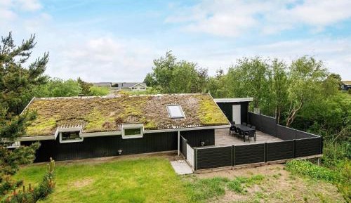 Three-Bedroom Holiday Home 