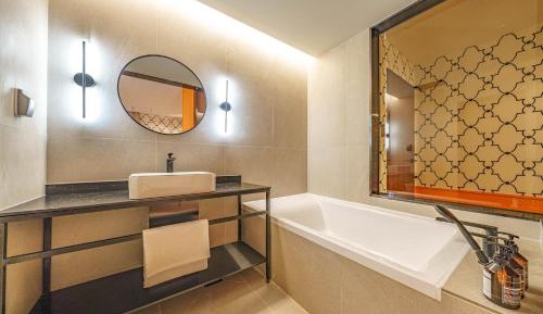 Suite with Hot Tub