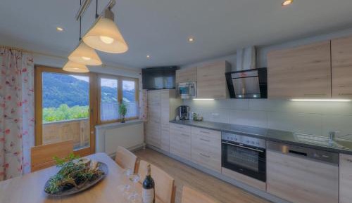 Four-Bedroom Apartment with Balcony and 2 Bathrooms