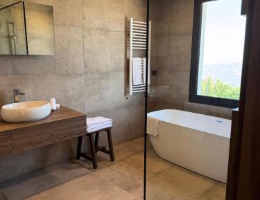 Bungalow with Garden View